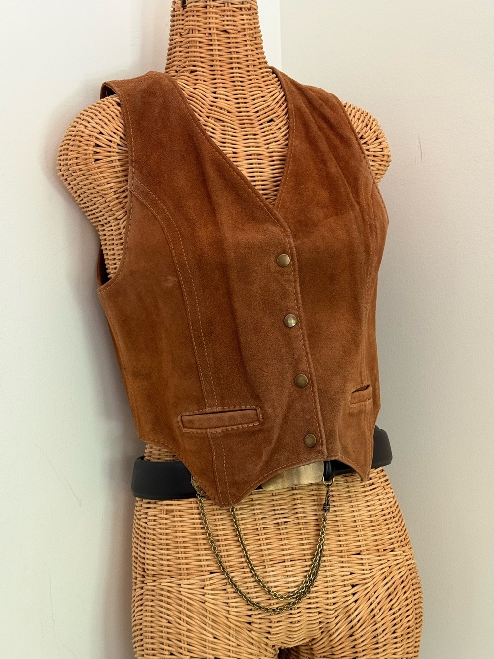 Caramel colored suede concert vest, cropped - Picture 2 of 10